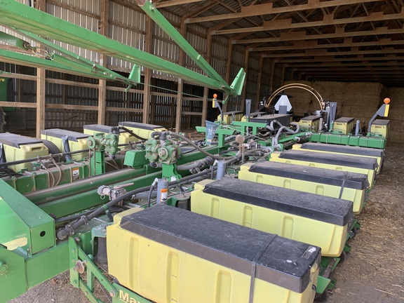 2001 John Deere 1770 Planter