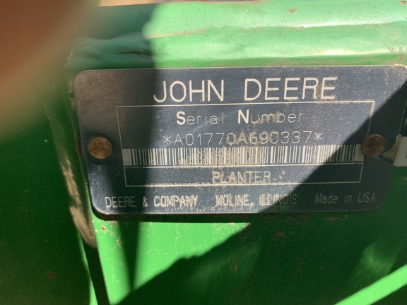 2001 John Deere 1770 Planter