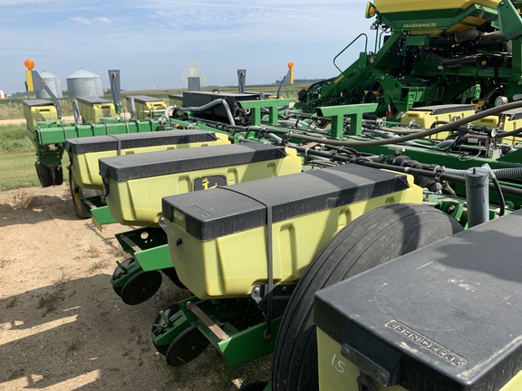 2001 John Deere 1770 Planter