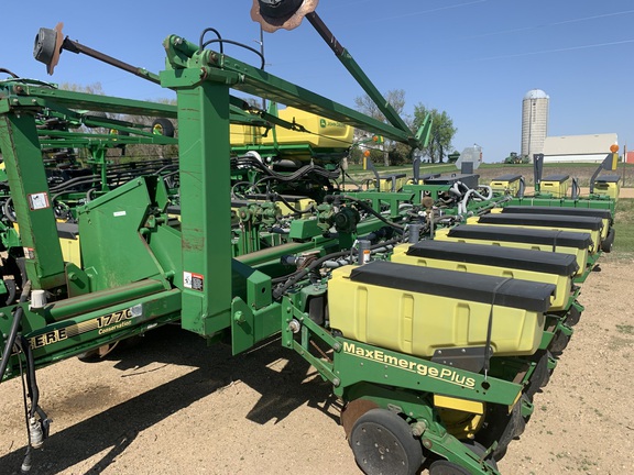 2001 John Deere 1770 Planter