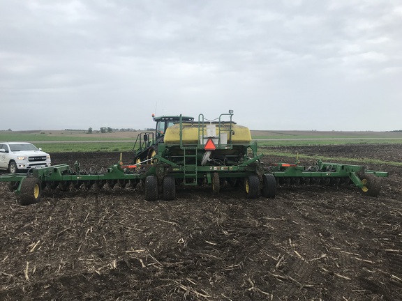 2014 John Deere 1990 Air Seeder