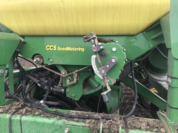 2014 John Deere 1990 Air Seeder