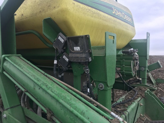 2014 John Deere 1990 Air Seeder