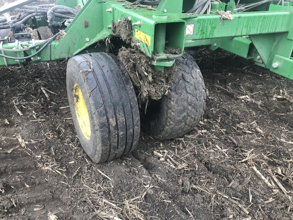 2014 John Deere 1990 Air Seeder