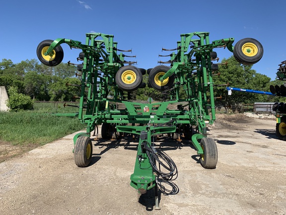 2014 John Deere 2210 Field Cultivator