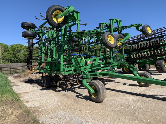 2014 John Deere 2210 Field Cultivator