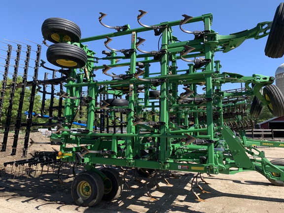 2014 John Deere 2210 Field Cultivator