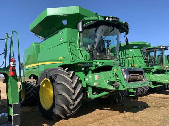 2022 John Deere S790 Combine