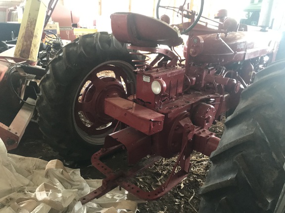 1953 International SUPER MD Tractor