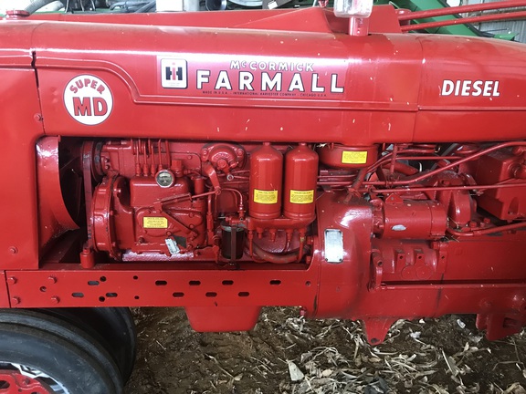 1953 International SUPER MD Tractor