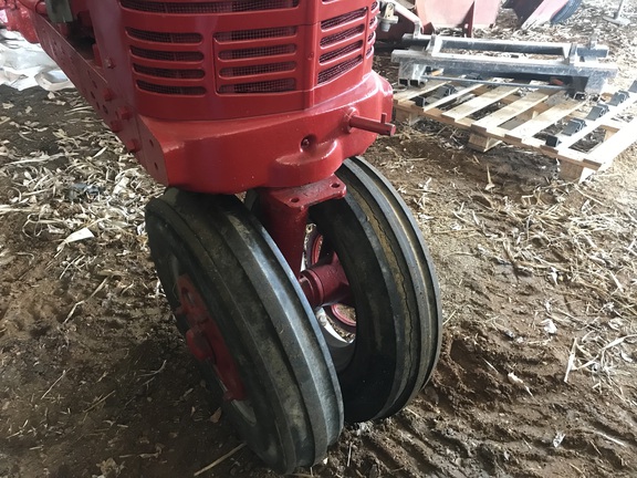 1953 International SUPER MD Tractor