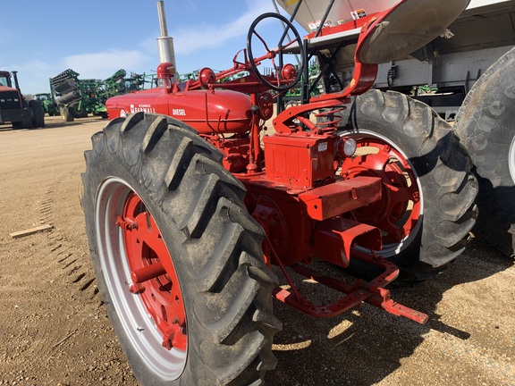 1953 International SUPER MD Tractor