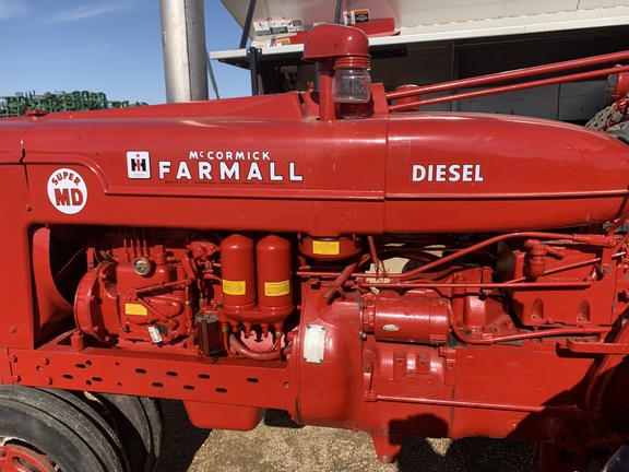 1953 International SUPER MD Tractor