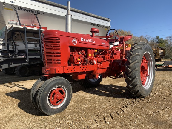 1953 International SUPER MD Tractor