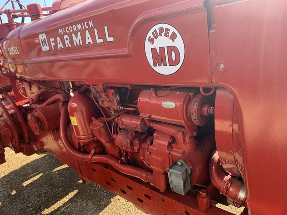 1953 International SUPER MD Tractor