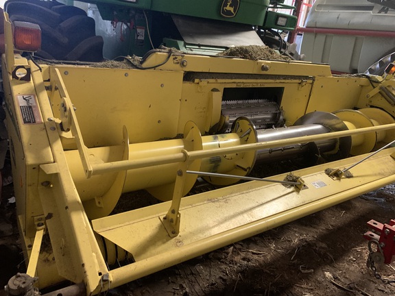 2009 John Deere 640B Header Forage