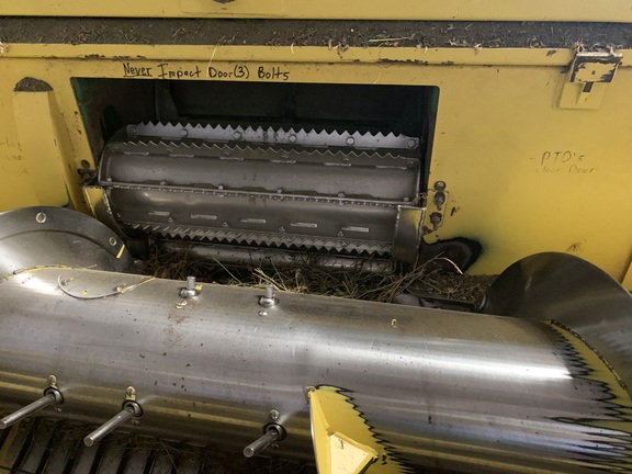 2009 John Deere 640B Header Forage