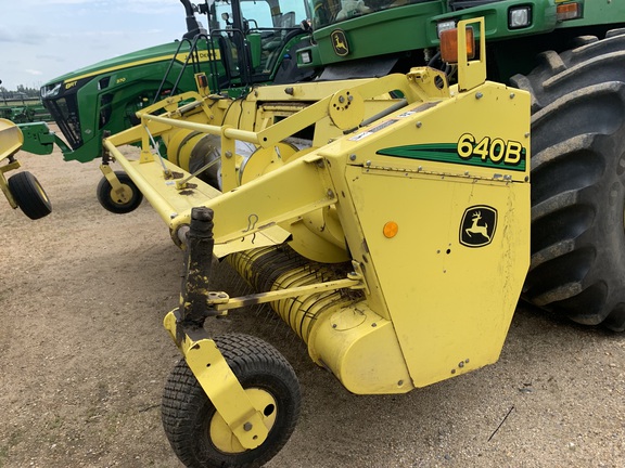 2009 John Deere 640B Header Forage