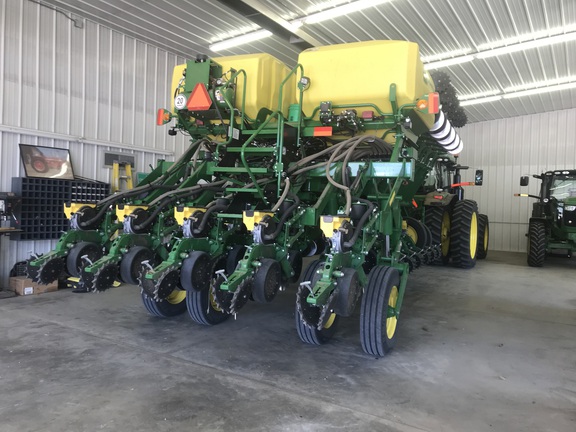 2022 John Deere 1795 Planter