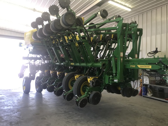 2022 John Deere 1795 Planter