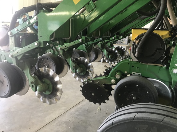 2022 John Deere 1795 Planter