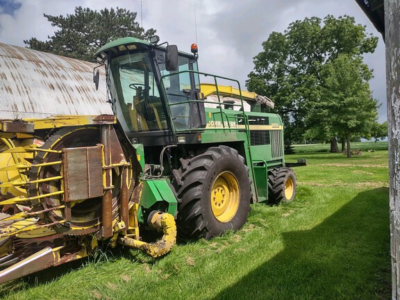 2000 John Deere 6650 Forage Harvester