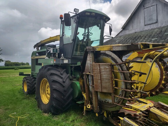 2000 John Deere 6650 Forage Harvester