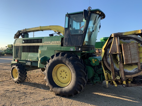 2000 John Deere 6650 Forage Harvester