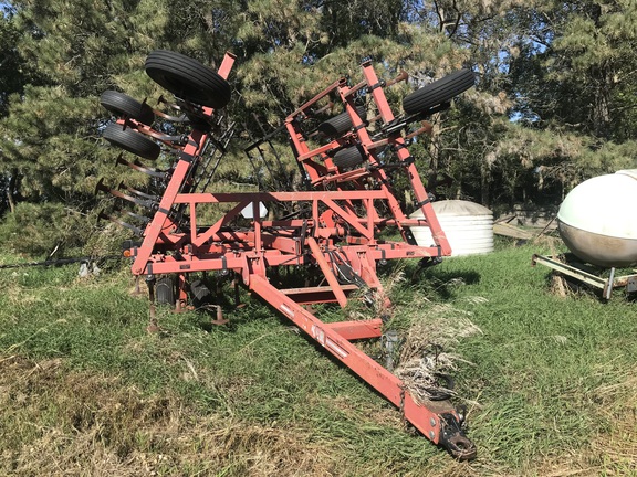 2000 Hiniker 4500 Field Cultivator