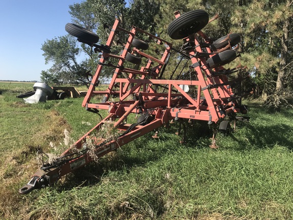 2000 Hiniker 4500 Field Cultivator