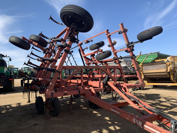 2000 Hiniker 4500 Field Cultivator