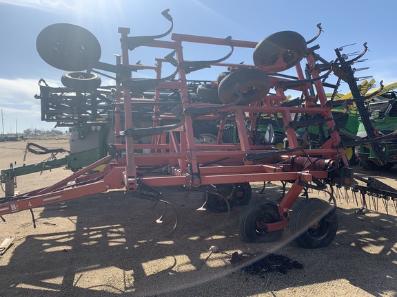 2000 Hiniker 4500 Field Cultivator