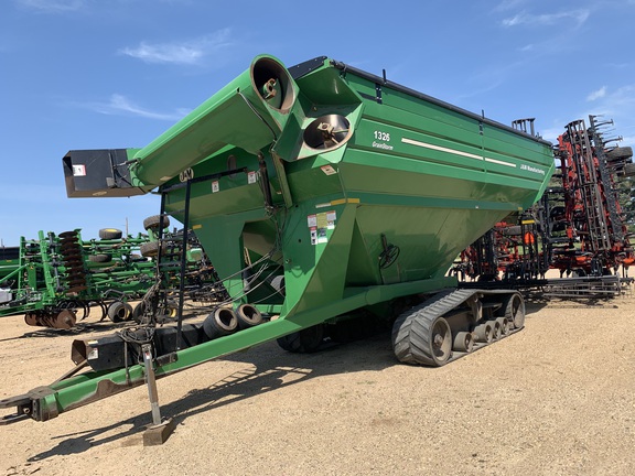 J&M 1326 Grain Cart