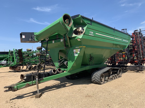 J&M 1326 Grain Cart
