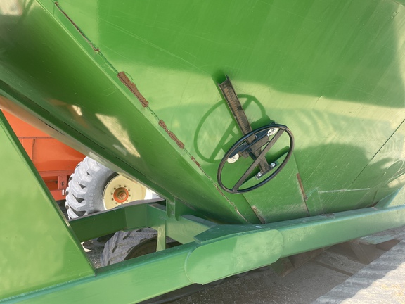 J&M 1326 Grain Cart