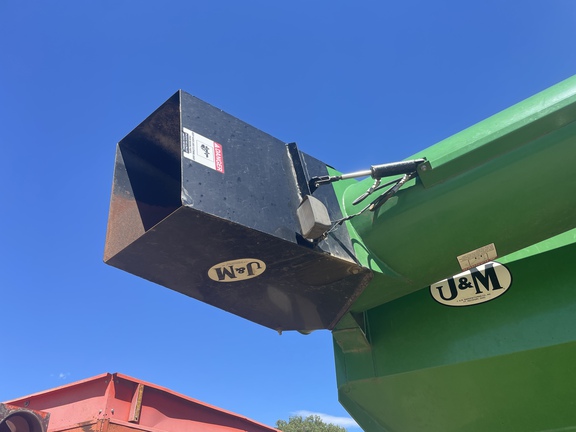 J&M 1326 Grain Cart