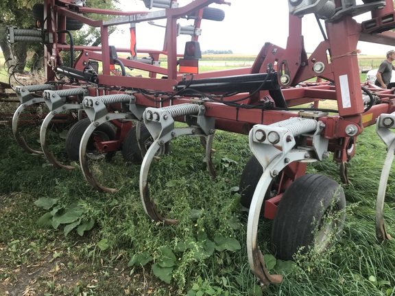 Wil-Rich 5800 Chisel Plow