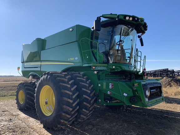 2024 John Deere S790 Combine