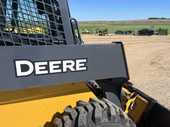 2022 John Deere 324G Skid Steer Loader