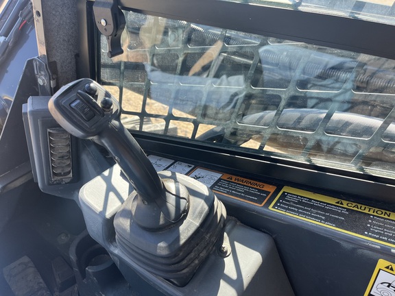 2022 John Deere 324G Skid Steer Loader