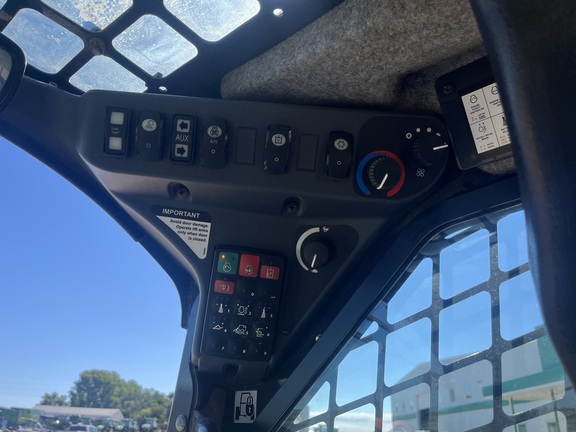 2022 John Deere 324G Skid Steer Loader