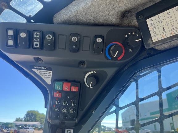 2022 John Deere 324G Skid Steer Loader