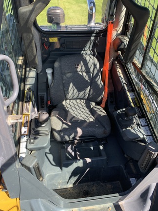 2022 John Deere 324G Skid Steer Loader