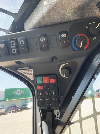 2022 John Deere 324G Skid Steer Loader