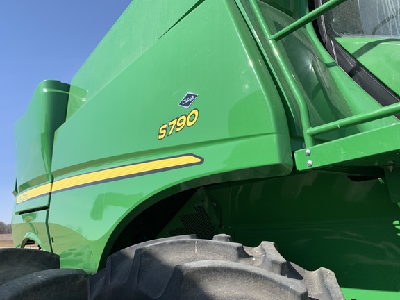 2020 John Deere S790 Combine