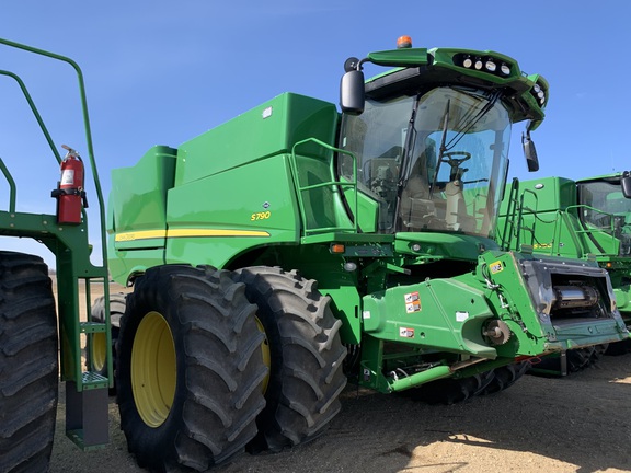 2020 John Deere S790 Combine