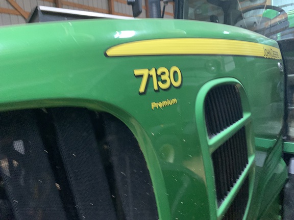 2010 John Deere 7130 Tractor