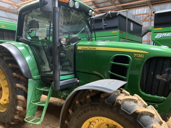 2010 John Deere 7130 Tractor