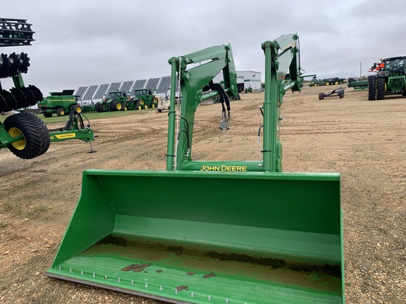 2024 John Deere 700M Loader
