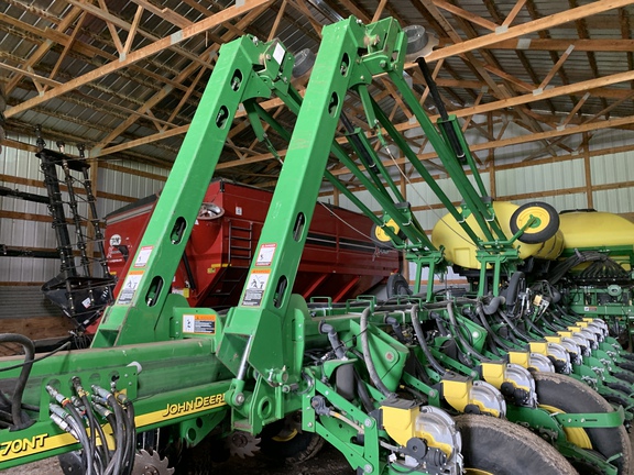 2014 John Deere 1770NT Planter